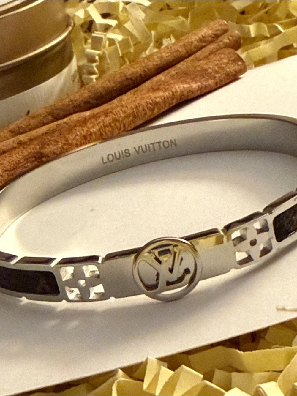 Fashion Jewelry Silver Logo Bangle with Brown Inlay
